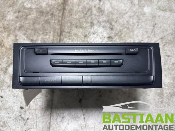 Używane Zmieniarka CD Audi A4 Avant (B8) 1.8 TFSI 16V Cena € 74,97 Procedura marży oferowane przez Bastiaan Autodemontage