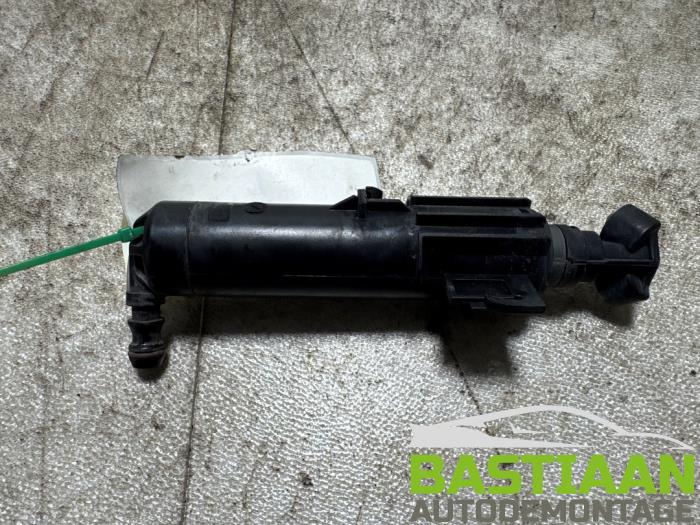 Używane Spryskiwacz reflektorów Audi A4 Avant (B8) 1.8 TFSI 16V Cena € 17,97 Procedura marży oferowane przez Bastiaan Autodemontage