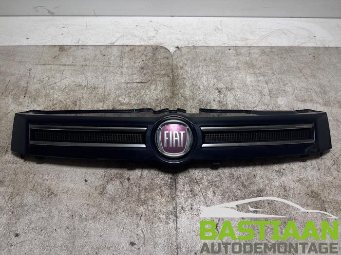 Używane Grill Fiat Panda (169) 1.2, Classic Cena € 39,97 Procedura marży oferowane przez Bastiaan Autodemontage