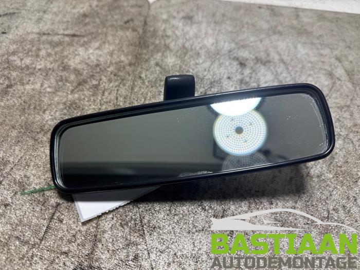 Usados Retrovisor interior Renault Clio III Estate/Grandtour (KR) 1.2 16V 75 Precio € 24,97 Norma de margen ofrecido por Bastiaan Autodemontage