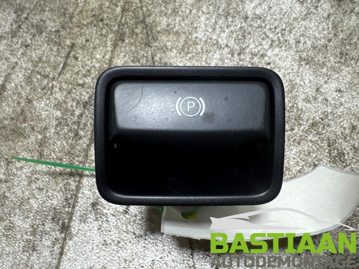 Gebrauchte Handbremse Schalter Mercedes CLA (117.3) 1.6 CLA-180 16V Preis € 12,97 Margenregelung angeboten von Bastiaan Autodemontage