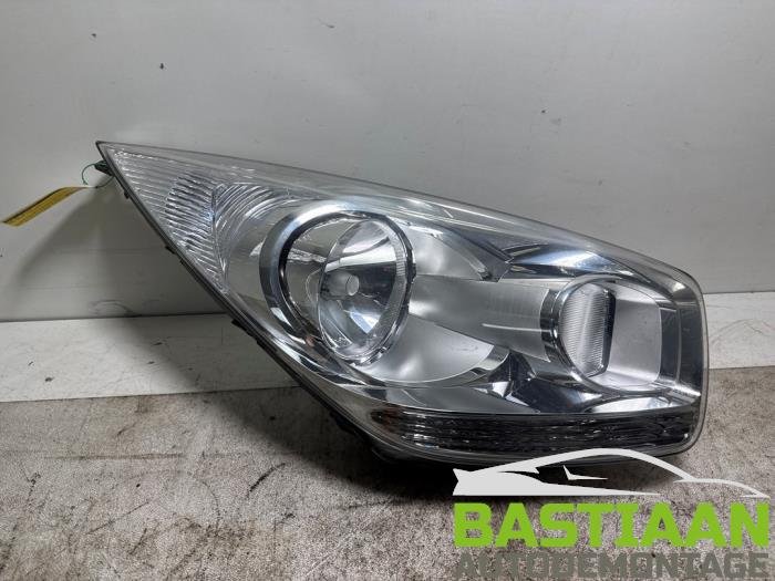 Używane Reflektor prawy Kia Venga 1.4 CVVT 16V Cena € 134,97 Procedura marży oferowane przez Bastiaan Autodemontage