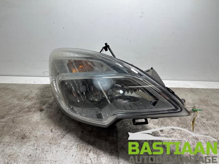 Używane Reflektor prawy Opel Meriva (B) 1.4 Turbo 16V ecoFLEX Cena € 149,97 Procedura marży oferowane przez Bastiaan Autodemontage