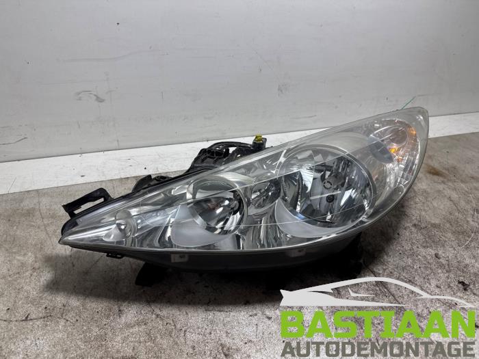 Używane Reflektor lewy Peugeot 207/207+ (WA/WC/WM) 1.6 16V VTi Cena € 59,97 Procedura marży oferowane przez Bastiaan Autodemontage