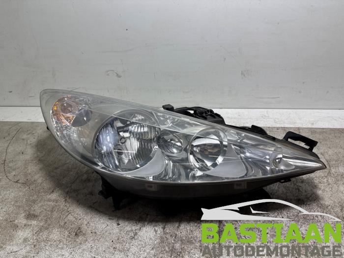 Używane Reflektor prawy Peugeot 207/207+ (WA/WC/WM) 1.6 16V VTi Cena € 59,97 Procedura marży oferowane przez Bastiaan Autodemontage