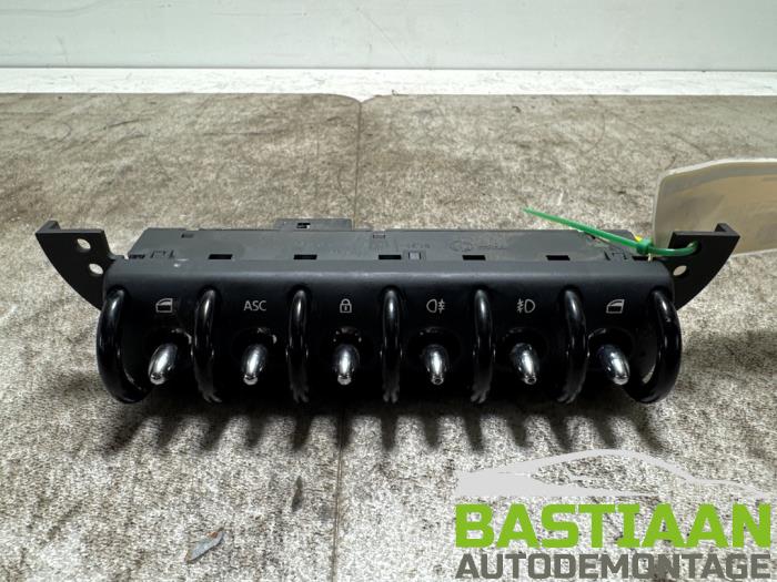 Usados Interruptor de ventanilla eléctrica BMW Mini (R50/53) 1.6 16V Cooper Precio € 29,97 Norma de margen ofrecido por Bastiaan Autodemontage