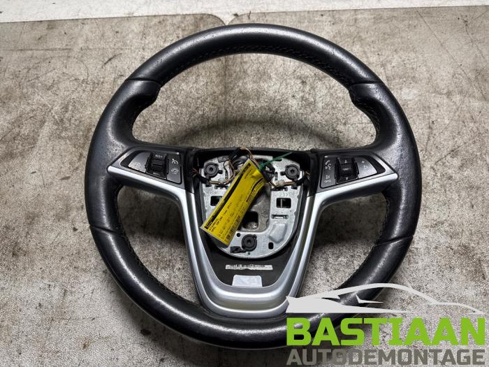 Używane Kierownica Opel Zafira Tourer (P12) 1.6 CDTI 16V ecoFLEX 136 Cena € 99,97 Procedura marży oferowane przez Bastiaan Autodemontage