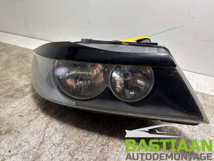 Używane Reflektor prawy BMW 3 serie (E90) 320i 16V Cena € 99,97 Procedura marży oferowane przez Bastiaan Autodemontage