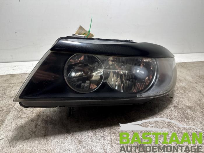 Używane Reflektor lewy BMW 3 serie (E90) 320i 16V Cena € 99,97 Procedura marży oferowane przez Bastiaan Autodemontage