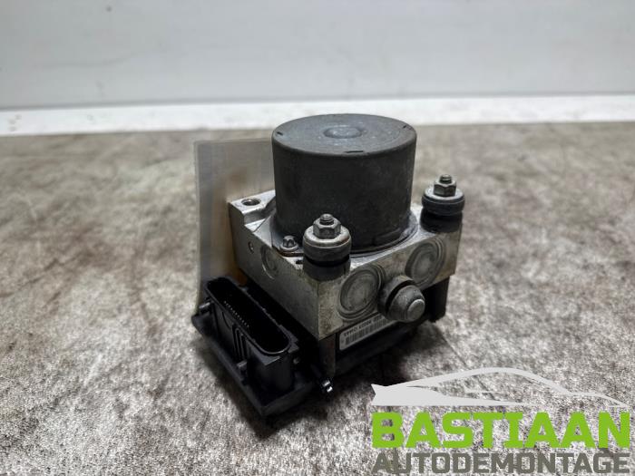Begagnade ABS-pump Peugeot 107 1.0 12V Pris € 37,97 Marginaltabell erbjuds av Bastiaan Autodemontage