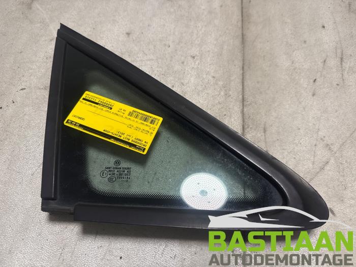 Usados Ventanilla triangular derecha delante Volkswagen Caddy III (2KA,2KH,2CA,2CH) 1.6 TDI 16V Precio € 39,97 Norma de margen ofrecido por Bastiaan Autodemontage