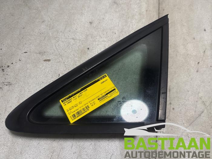 Usados Ventanilla triangular izquierda delante Volkswagen Caddy III (2KA,2KH,2CA,2CH) 1.6 TDI 16V Precio € 39,97 Norma de margen ofrecido por Bastiaan Autodemontage