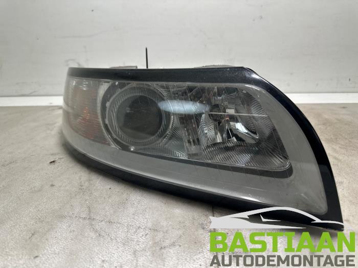 Używane Reflektor prawy Volvo S40 (MS) 1.8 16V Cena € 99,97 Procedura marży oferowane przez Bastiaan Autodemontage