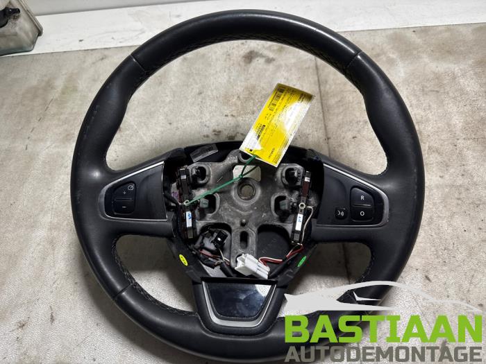 Używane Kierownica Renault Clio IV Estate/Grandtour (7R) 0.9 Energy TCE 90 12V Cena € 74,97 Procedura marży oferowane przez Bastiaan Autodemontage