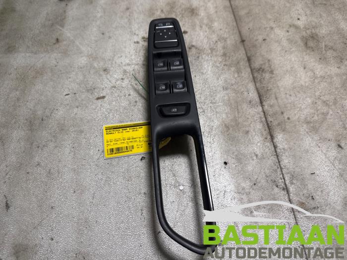 Usados Interruptor de ventanilla eléctrica Renault Clio IV Estate/Grandtour (7R) 0.9 Energy TCE 90 12V Precio € 34,97 Norma de margen ofrecido por Bastiaan Autodemontage