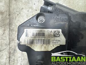 Dynamo van een Citroën C4 Grand Picasso (3A) 2.0 Blue HDI 150 2016