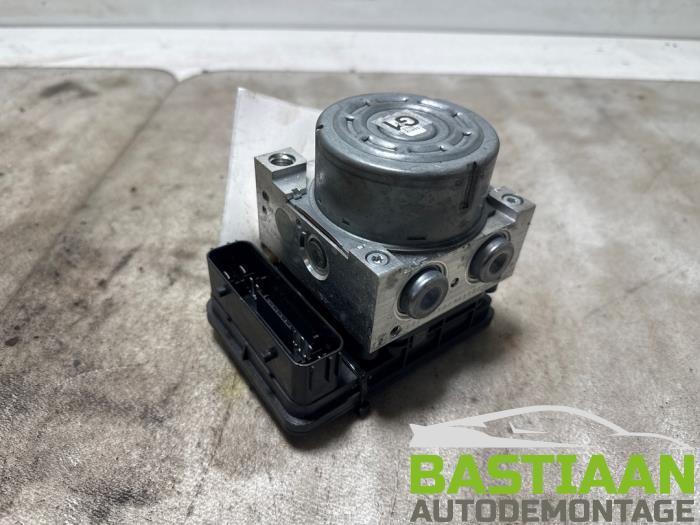 Używane Pompa ABS Ford Fiesta 7 1.0 EcoBoost 12V 100 Cena € 224,97 Procedura marży oferowane przez Bastiaan Autodemontage