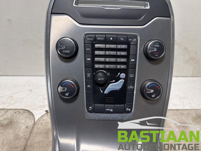 Commande ordinateur de bord d'un Volvo V70 (BW) 2.0 D3 20V 2012