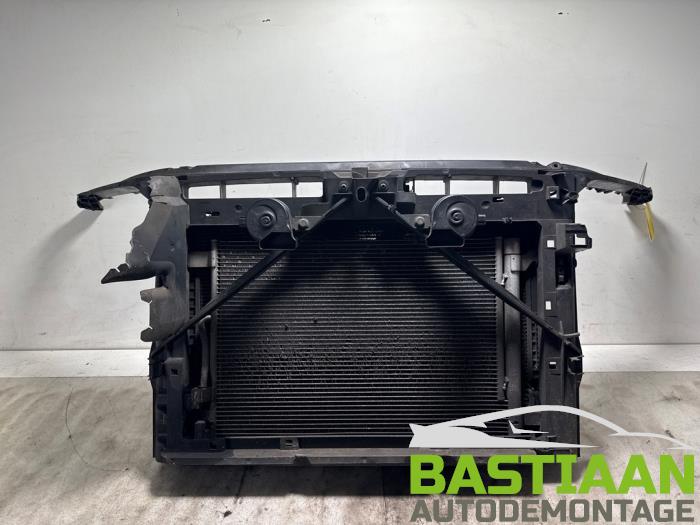 Używane Panel przedni Skoda Octavia Combi (5EAC) 1.2 TSI 16V Cena € 399,97 Procedura marży oferowane przez Bastiaan Autodemontage