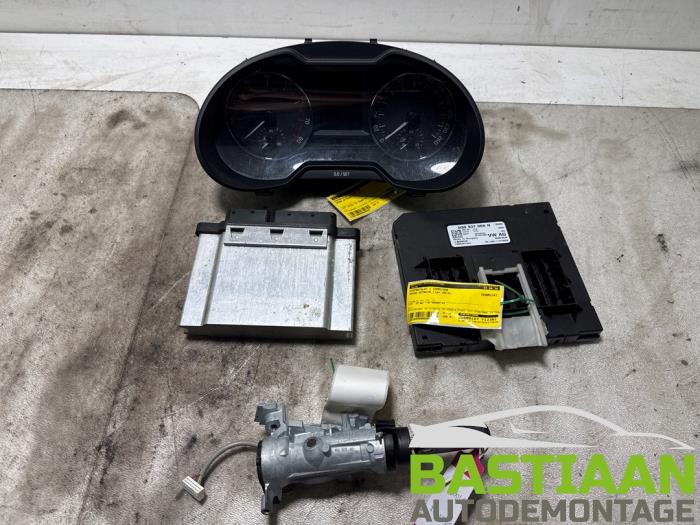 Used Ignition lock + computer Skoda Octavia Combi (5EAC) 1.2 TSI 16V Price € 299,97 Margin scheme offered by Bastiaan Autodemontage