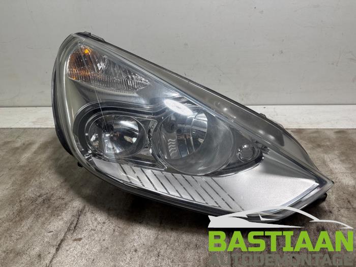 Używane Reflektor prawy Ford S-Max (GBW) 1.6 EcoBoost 16V Cena € 94,97 Procedura marży oferowane przez Bastiaan Autodemontage