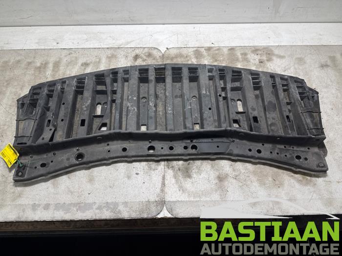 Usados Parachoque placa base Nissan Note (E12) 1.2 68 Precio € 49,97 Norma de margen ofrecido por Bastiaan Autodemontage