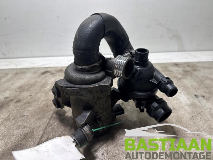 Begagnade Extra vattenpump BMW 1 serie (E87/87N) 116i 1.6 16V Pris € 199,97 Marginaltabell erbjuds av Bastiaan Autodemontage