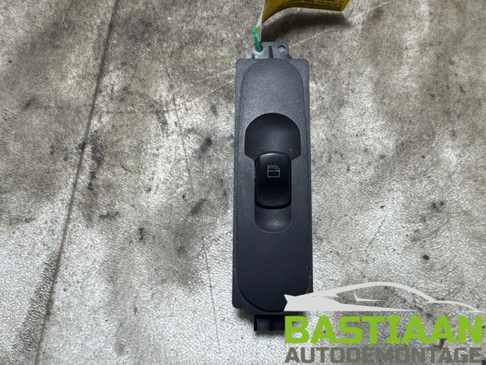 Usados Interruptor de ventanilla eléctrica Volkswagen Crafter 2.5 TDI 30/35/50 Precio € 19,97 Norma de margen ofrecido por Bastiaan Autodemontage