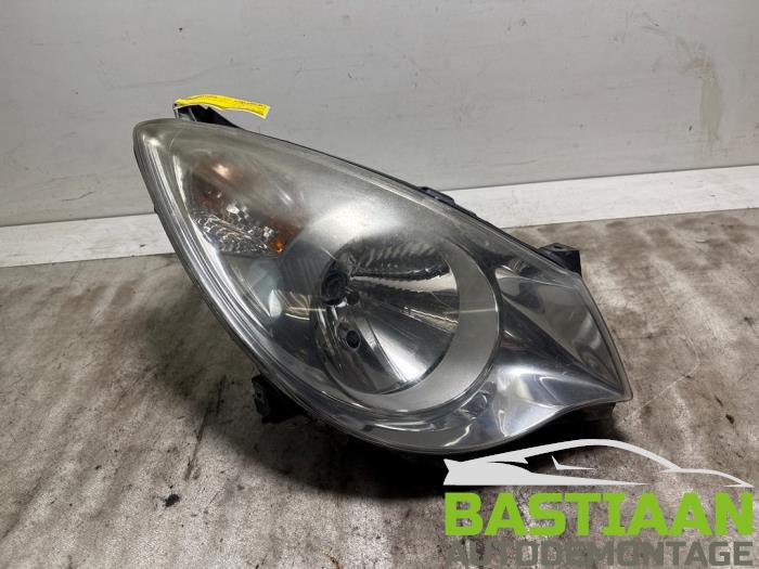Używane Reflektor prawy Opel Agila (B) 1.2 16V Cena € 149,97 Procedura marży oferowane przez Bastiaan Autodemontage