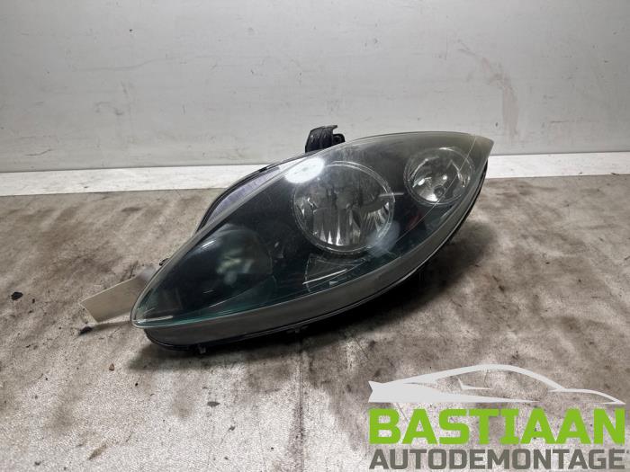Używane Reflektor lewy Seat Altea (5P1) 1.6 Cena € 39,97 Procedura marży oferowane przez Bastiaan Autodemontage