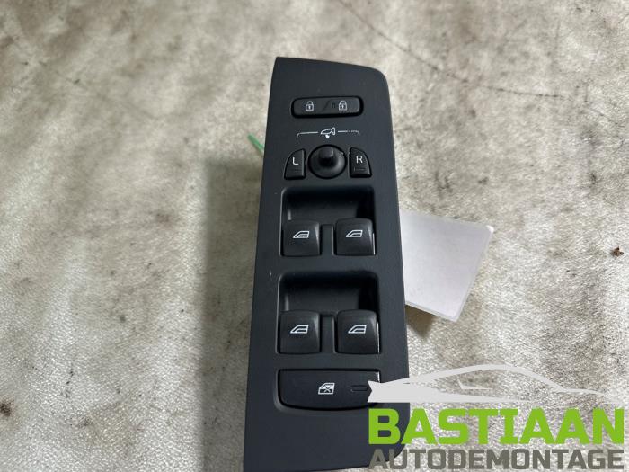 Usados Interruptor combinado de ventanillas Volvo V40 (MV) 2.0 T2 16V Precio € 29,97 Norma de margen ofrecido por Bastiaan Autodemontage