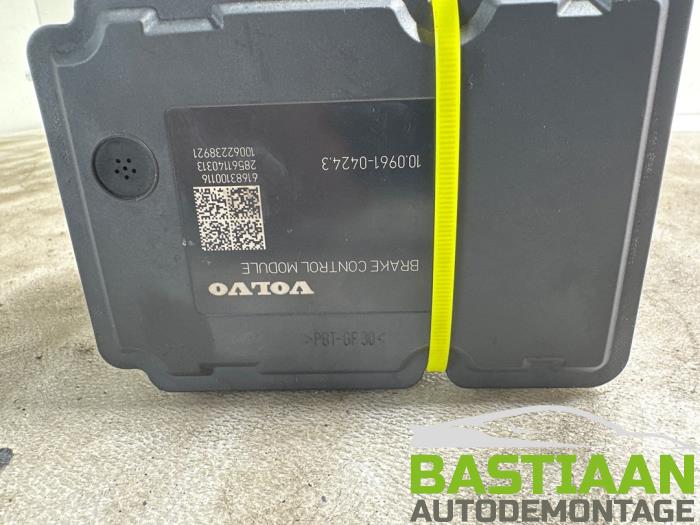 Używane Pompa ABS Volvo V40 (MV) 2.0 T2 16V Cena € 74,97 Procedura marży oferowane przez Bastiaan Autodemontage
