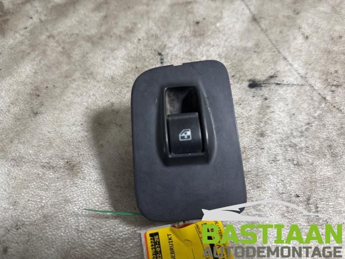 Usados Interruptor de ventanilla eléctrica Peugeot Bipper (AA) 1.4 HDi Precio € 19,97 Norma de margen ofrecido por Bastiaan Autodemontage