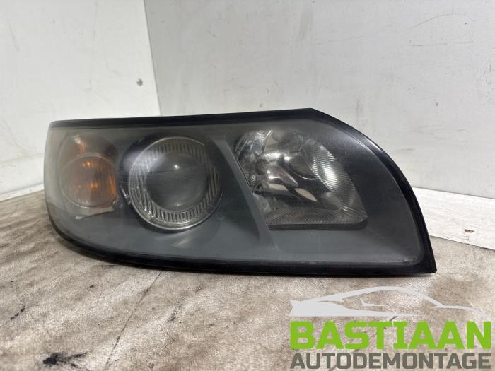 Używane Reflektor prawy Volvo V50 (MW) 1.8 16V Cena € 49,97 Procedura marży oferowane przez Bastiaan Autodemontage