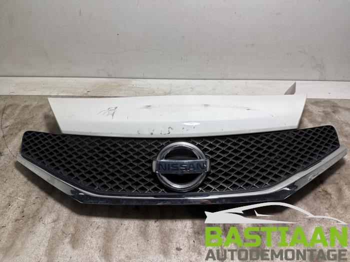 Begagnade Grill Nissan Note (E12) 1.2 68 Pris € 149,97 Marginaltabell erbjuds av Bastiaan Autodemontage