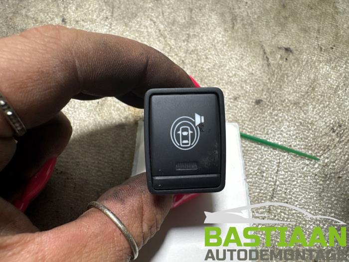 Usados Interruptor PDC Nissan Note (E12) 1.2 68 Precio € 9,97 Norma de margen ofrecido por Bastiaan Autodemontage