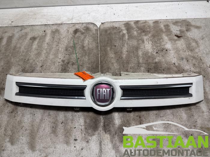 Używane Grill Fiat Panda (169) 1.2, Classic Cena € 39,97 Procedura marży oferowane przez Bastiaan Autodemontage