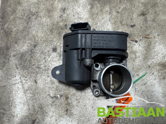 Gebrauchte Drosselklappengehäuse Peugeot 208 I (CA/CC/CK/CL) 1.2 Vti 12V PureTech 82 Preis € 34,97 Margenregelung angeboten von Bastiaan Autodemontage