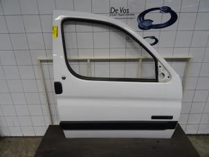 Used Front door 4-door, right Peugeot Partner (GC/GF/GG/GJ/GK) 1.6 Hdi, BlueHDI 75 Price € 115,00 Margin scheme offered by De Vos Autodemontagebedrijf