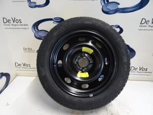 Used Wheel + tyre Peugeot 307 CC (3B) 2.0 16V Price € 70,00 Margin scheme offered by De Vos Autodemontagebedrijf