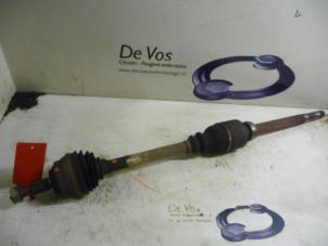 Used Front drive shaft, right Peugeot 807 2.2 HDiF 16V Price € 70,00 Margin scheme offered by De Vos Autodemontagebedrijf