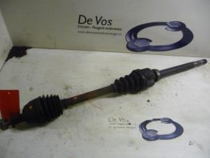 Used Front drive shaft, right Peugeot 807 2.0 HDi 16V Price € 70,00 Margin scheme offered by De Vos Autodemontagebedrijf