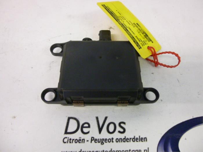 Czujnik aktywnego tempomatu (zdalny) z Peugeot 5008 I (0A/0E) 2.0 HDiF 16V 2010