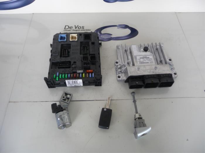 Used Engine management computer Peugeot 3008 I (0U/HU) 2.0 HDiF 16V Price € 350,00 Margin scheme offered by De Vos Onderdelen