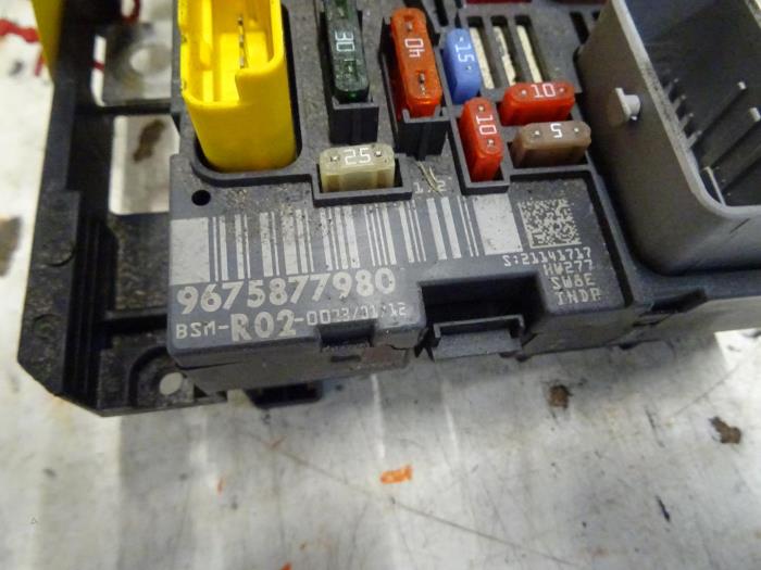 Fuse box from a Peugeot 5008 2012