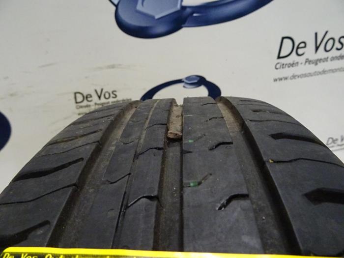 Wheel + tyre from a Peugeot 208 2016