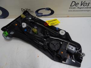 Używane Mechanizm szyby prawej tylnej wersja 2-drzwiowa Peugeot 308 Cena € 100,00 Procedura marży oferowane przez De Vos Autodemontagebedrijf