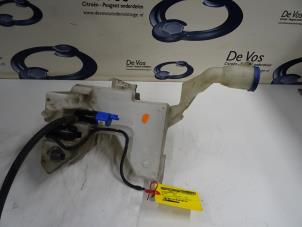 Usagé Réservoir lave-glace avant Citroen C6 Prix € 25,00 Règlement à la marge proposé par De Vos Autodemontagebedrijf