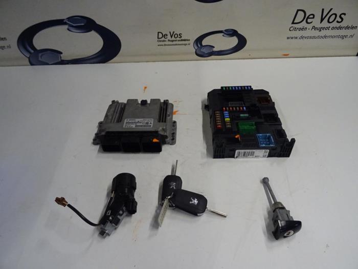 Used Engine management computer Peugeot 208 Price € 350,00 Margin scheme offered by De Vos Onderdelen