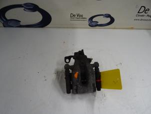 Used Rear brake calliper, right Peugeot 307 CC (3B) 2.0 16V Price € 55,00 Margin scheme offered by De Vos Autodemontagebedrijf